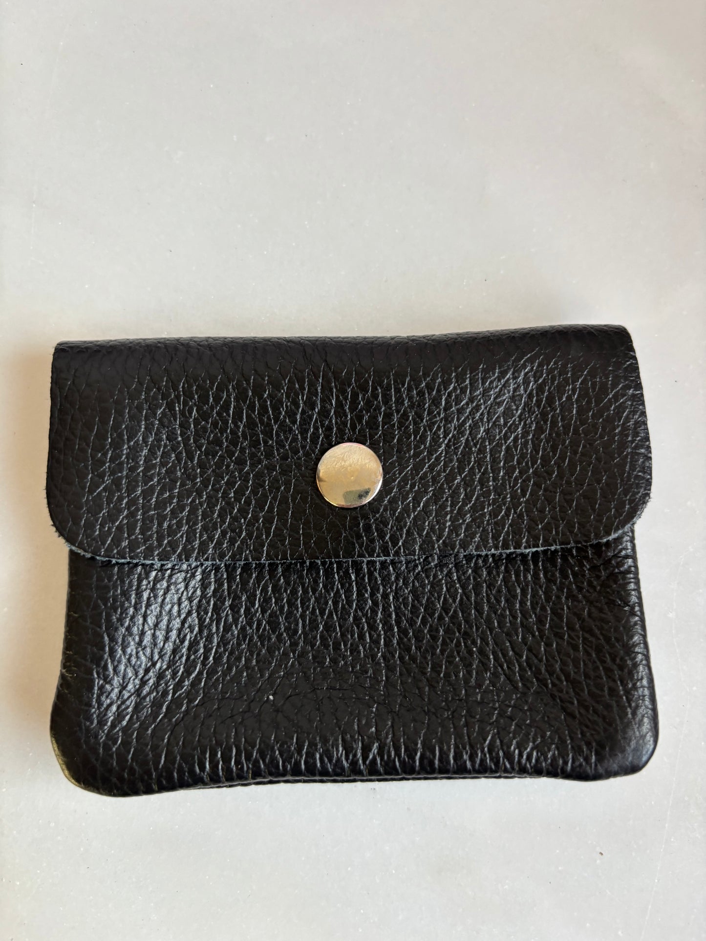 Kleine lederen portemonnee - zwart met zilveren drukknop