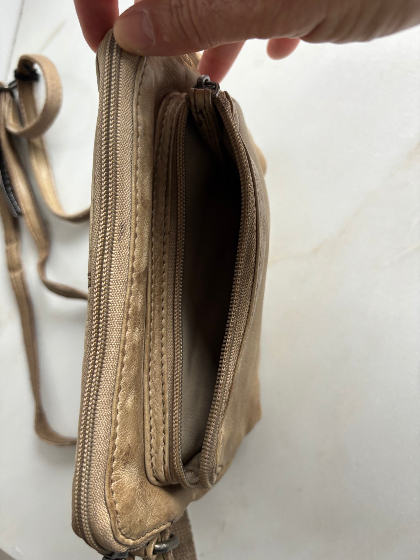 Hide & stitches : kleine lederen schoudertas