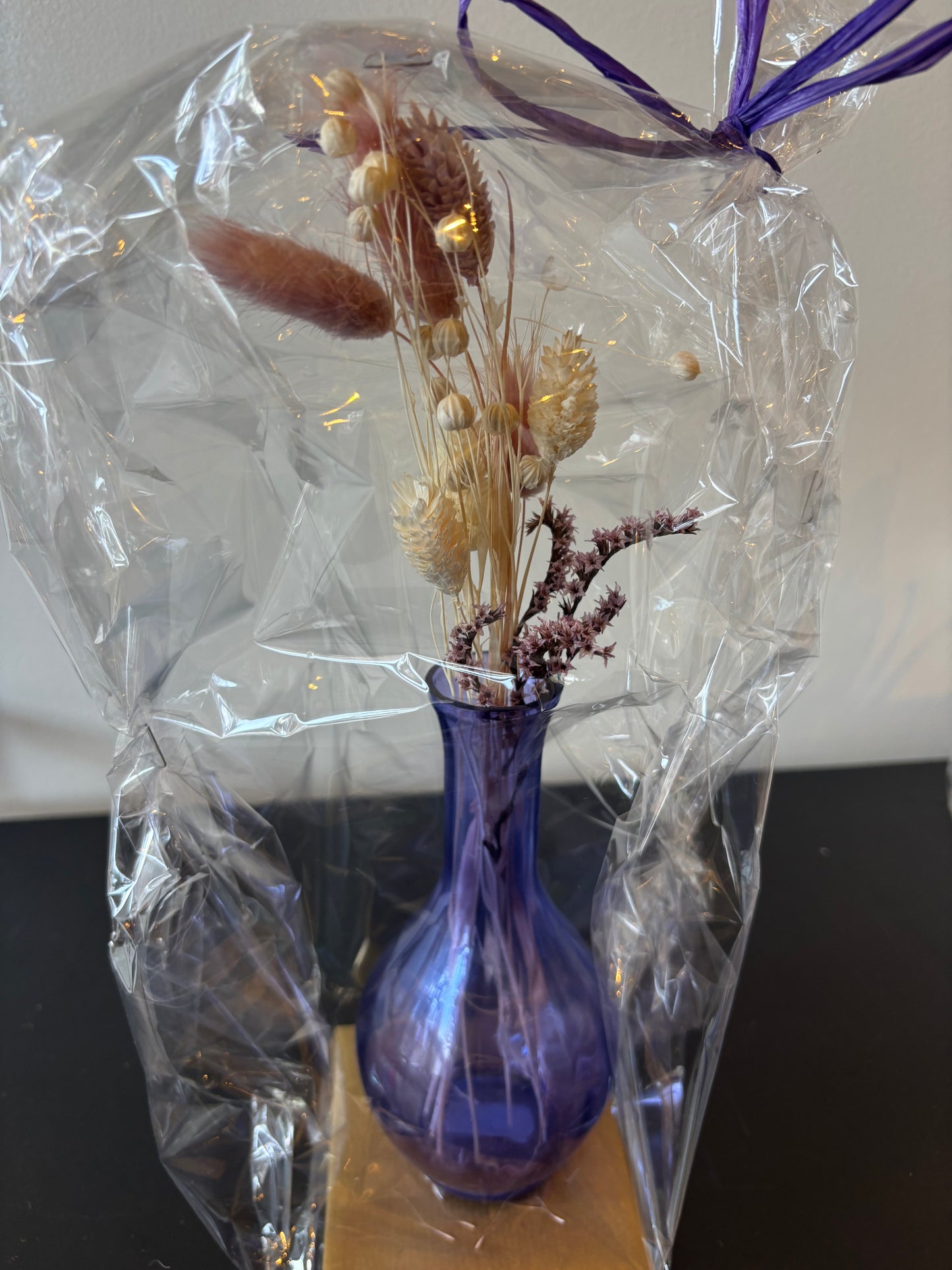 Vaasje met droogbloemen