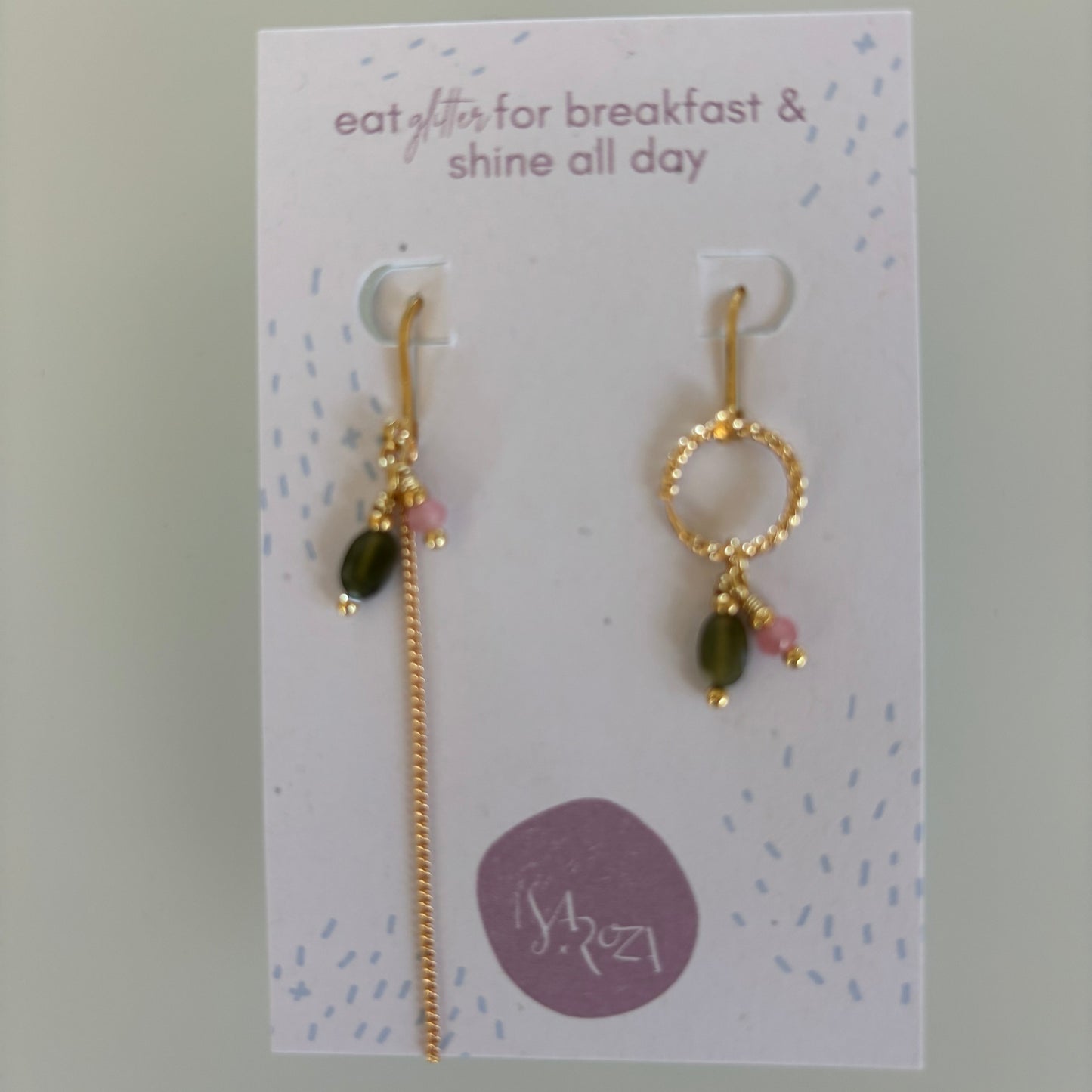 Isa & roza : assymmetrische oorbellen - roze/groen