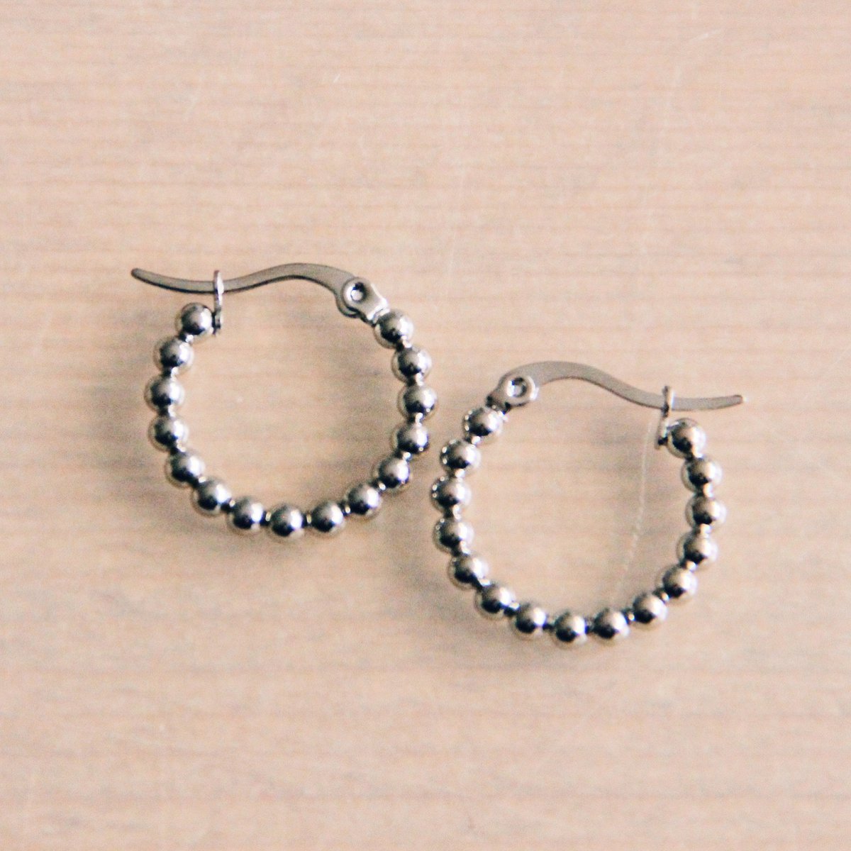 Bazou : oorringen met bolletjes - zilver