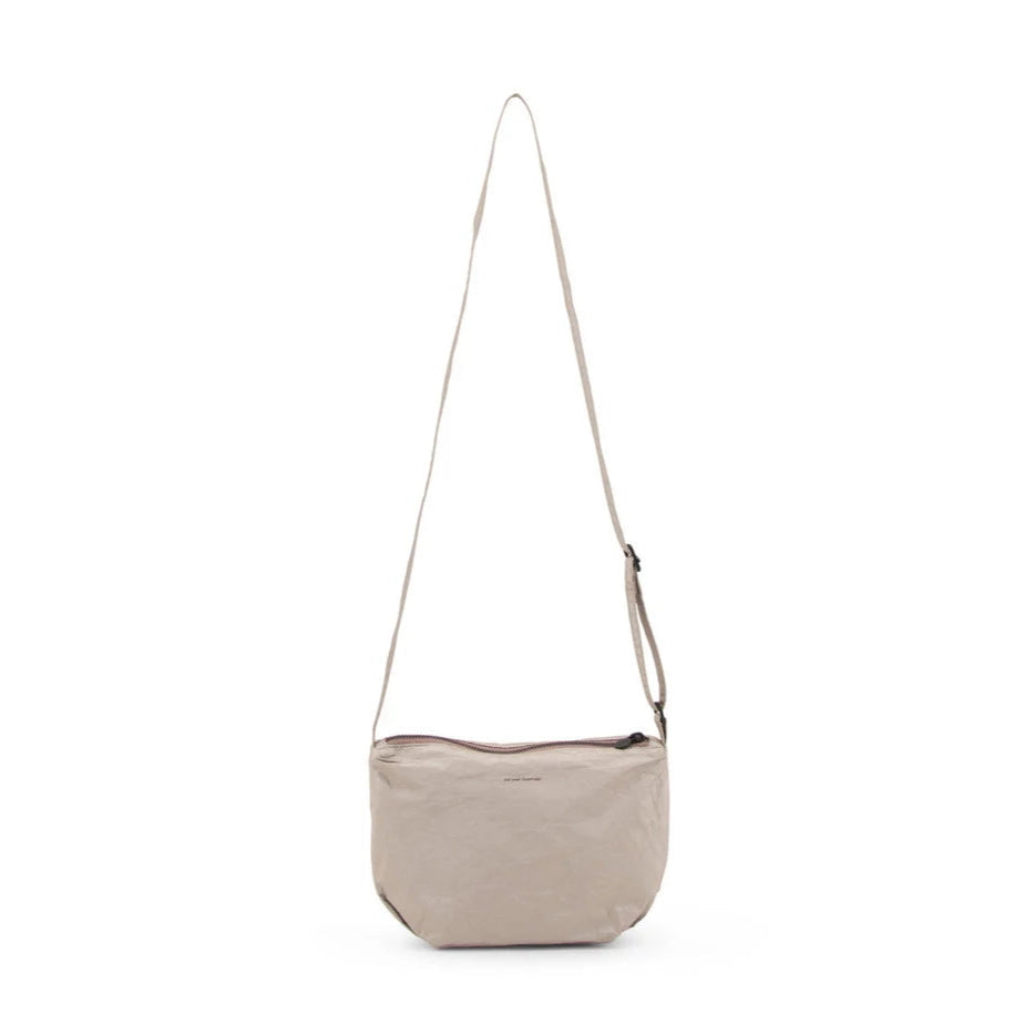 Tinne + Mia : cross body feel good baggy - dusty gold