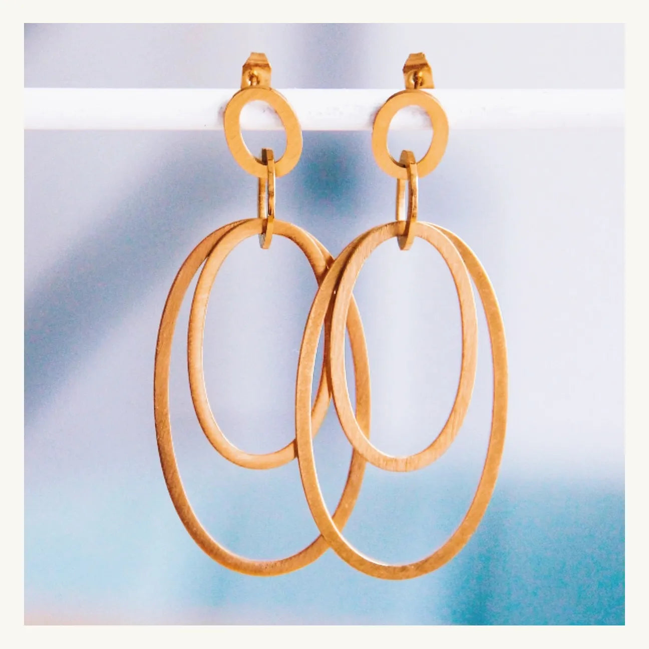 Bazou : statement oorbellen met ovale hangers