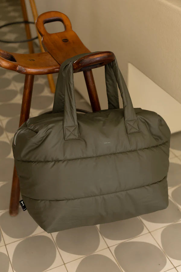 Tinne + Mia : Camill big puffy weekendtas - olive night
