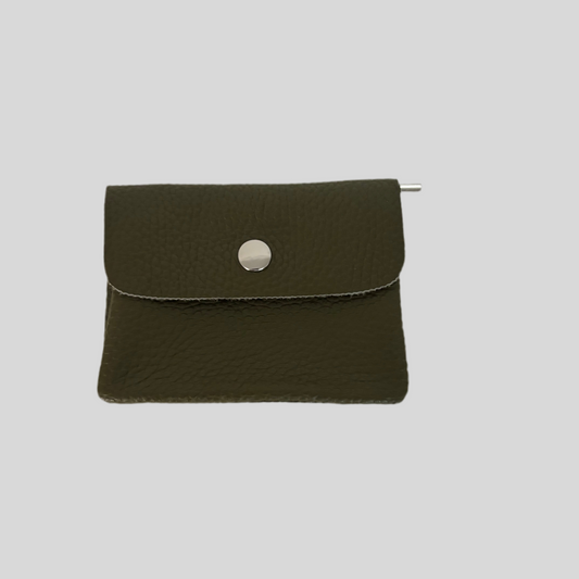 Kleine lederen portemonnee : kaki groen met zilveren drukknop