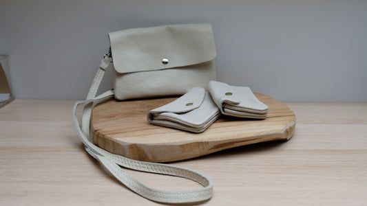 Schoudertas : lederen handtasje/clutch - crème