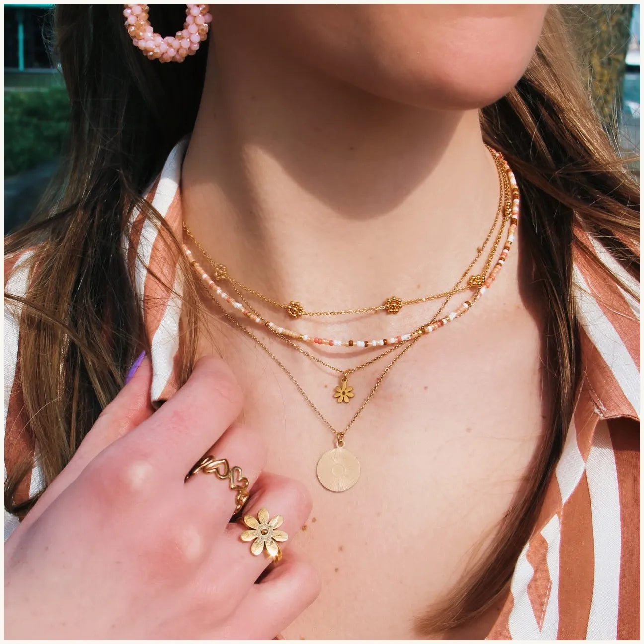 Bazou : Fijne halsketting met kleine daisy flowers