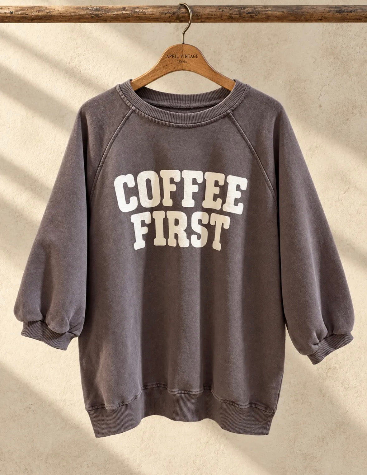 April vintage : sweater coffe first - bruin