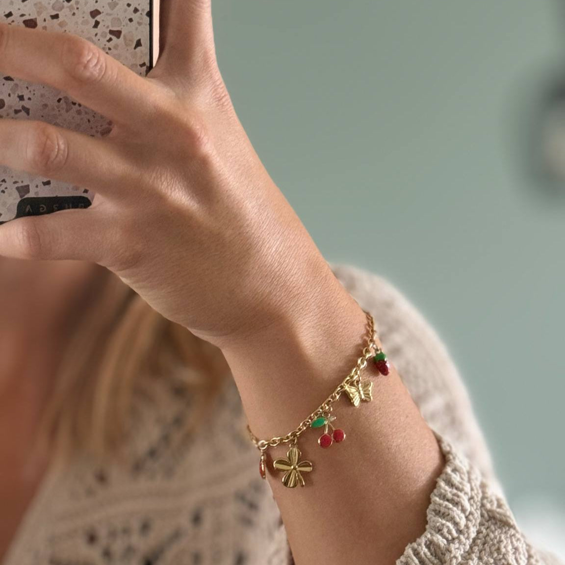 bedelarmband : aardbei - goud