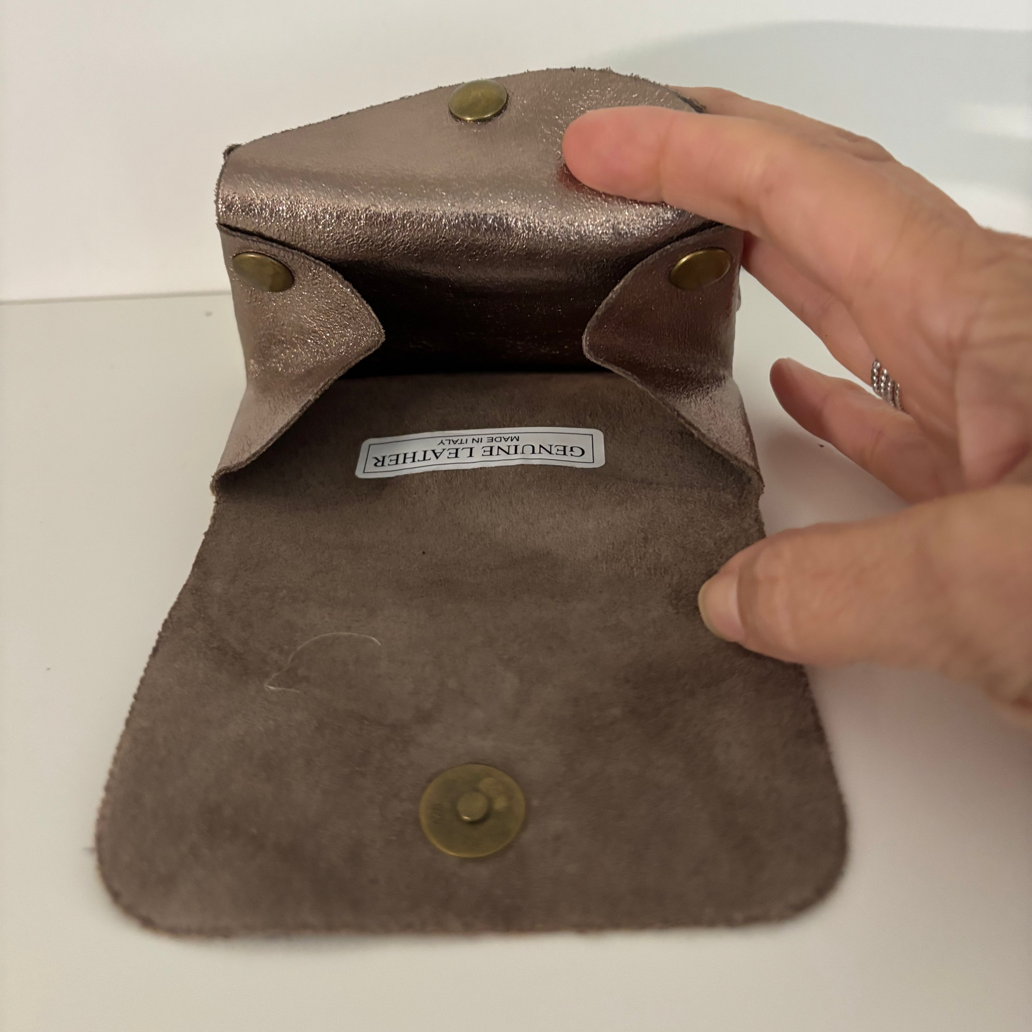 Kleine lederen portemonnee - glitter brons met gouden drukknop