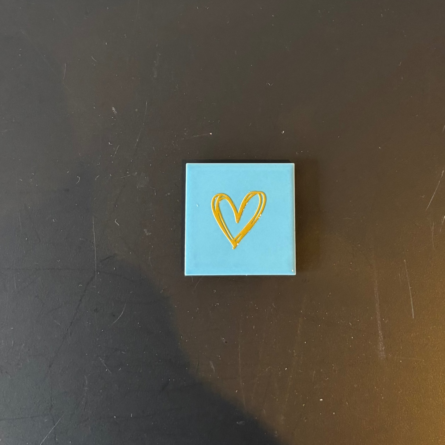 Magneet : blauw tegeltje : hart goud