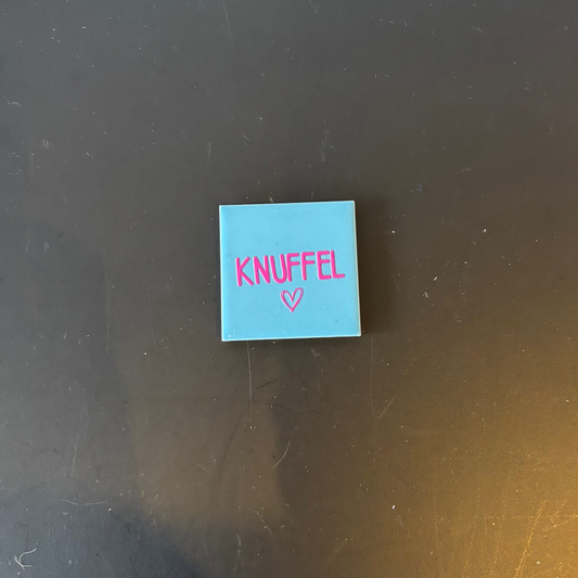 Magneet : blauw tegeltje - lieverd roze