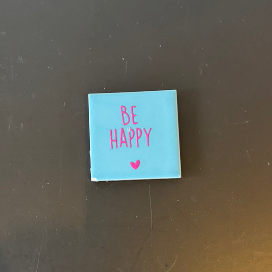 Magneet : blauwe tegeltje - be happe  roze