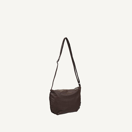 Tinne + Mia : cross body feel good baggy - chicory coffee