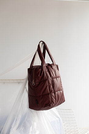 Tinne + Mia : Clode puffy shoulder bag : Maroon